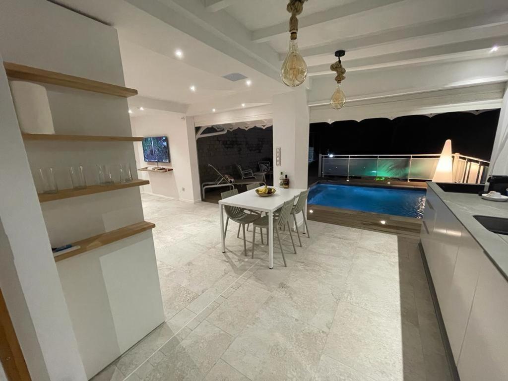 Les Appart Villa Sunbay Caraibes Avec Piscine Privative Vue Mer Et Montagne Le Francois Luaran gambar